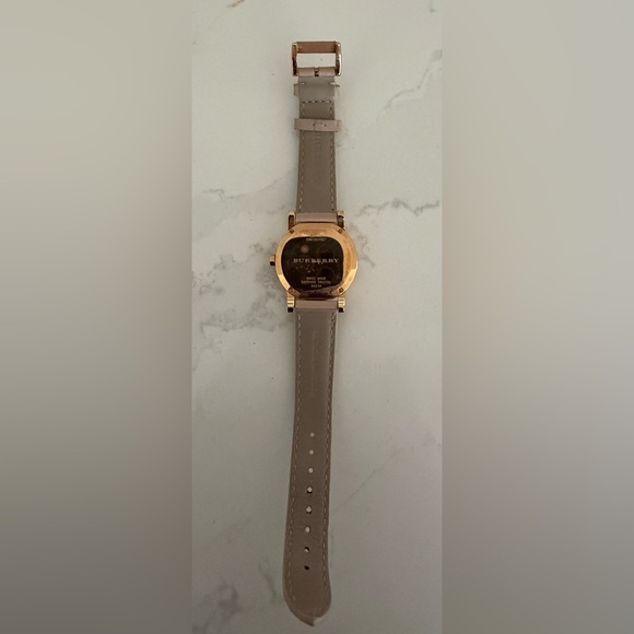 Burberry
Burberry Tan Rose Gold Plated Stainless Steel Nude. Preowned - Picture 5 of 8